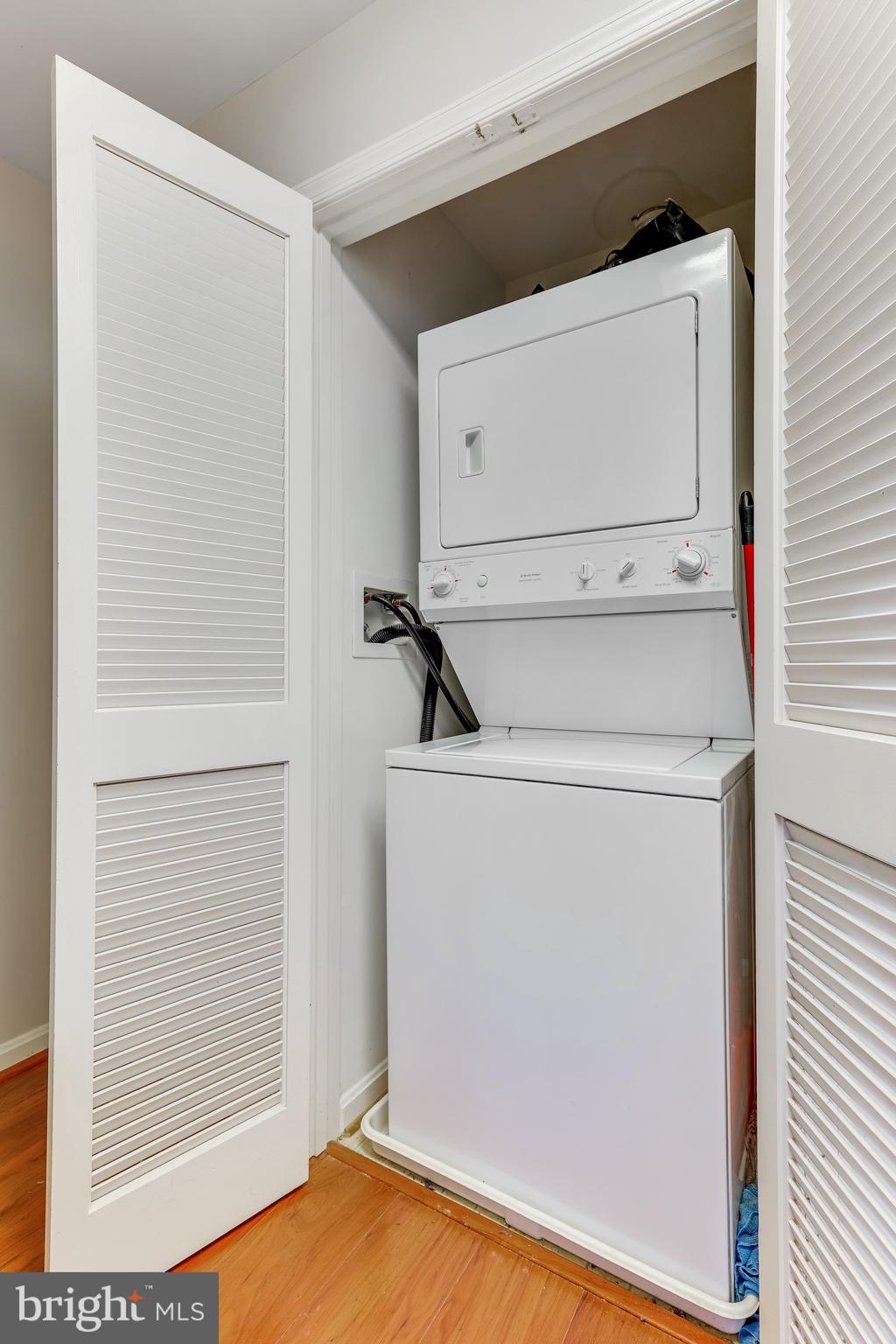 521 Constellation Square Southeast, Unit J Leesburg, VA 20175 - Photo 18 of 37 a utility room with dryer and washer