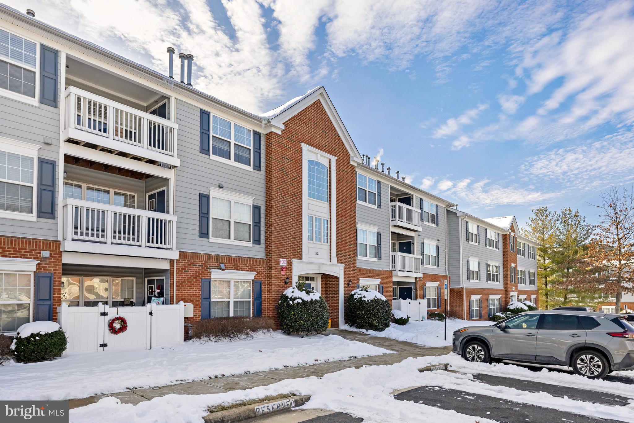 521 Constellation Square Southeast, Unit J Leesburg, VA 20175 - Photo 4 of 37 a view of a car park in front of a building