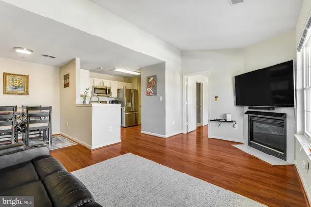 $2,200 | 521 Constellation Square Southeast, Unit J, Leesburg, VA 20175