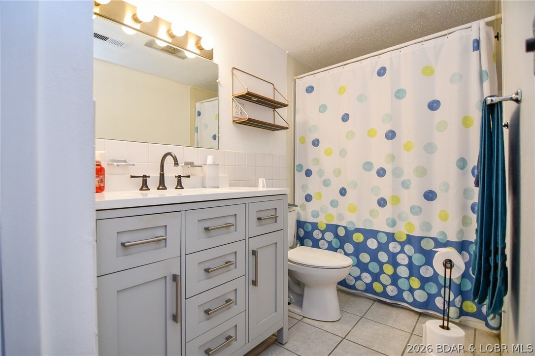 1118 Passover Road, Unit E216 Osage Beach, MO 65065 - Photo 17 of 31 Full bathroom
