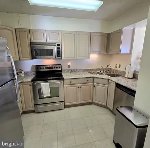 $412,000 | 2111 Wisconsin Avenue Northwest, Unit 401, Washington, DC 20007