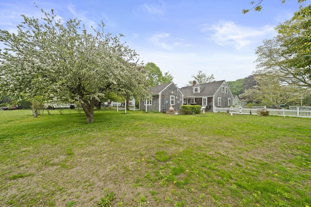 42 Old Barnstable Road Falmouth, MA 02536 - Photo 14 of 40