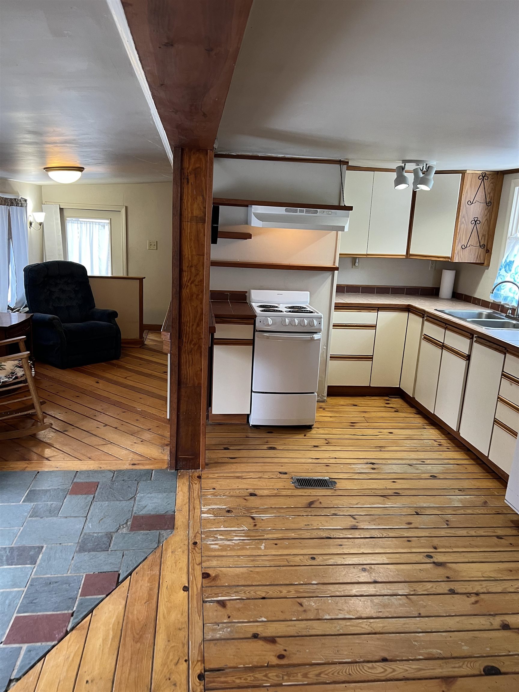 58 Valley Road Brattleboro, VT 05301 - Photo 2 of 18 Gallery Image 2