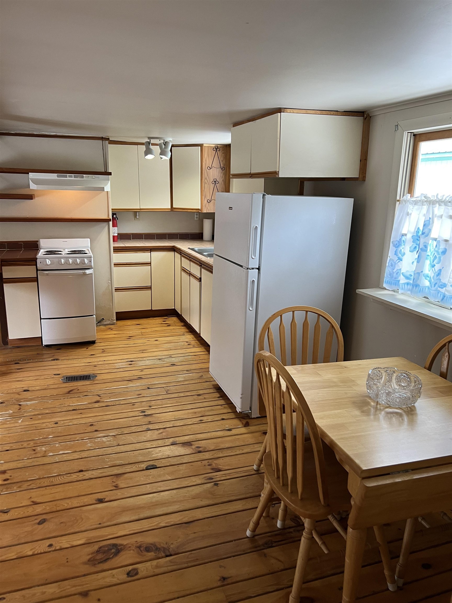 58 Valley Road Brattleboro, VT 05301 - Photo 4 of 18 Gallery Image 4