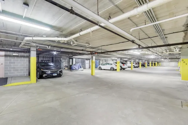 $290,000 | 440 East Montrose Avenue, Unit 402, Wood Dale, IL 60191