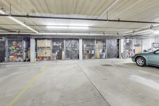 $290,000 | 440 East Montrose Avenue, Unit 402, Wood Dale, IL 60191