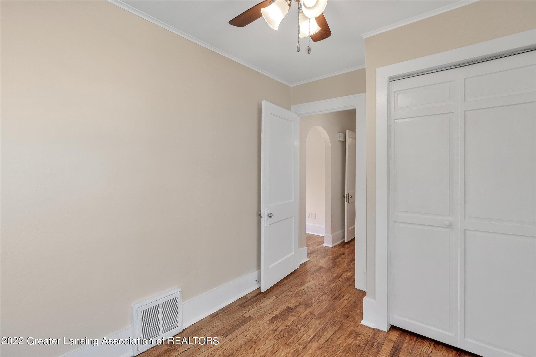 700 Riley Street Lansing, MI 48910 - Photo 11 of 19 20-700-Riley-St-WindowStill-Real-Estate-