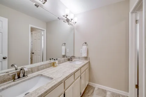 $599,900 | 1202 Oakwood Boulevard, Round Rock, TX 78681