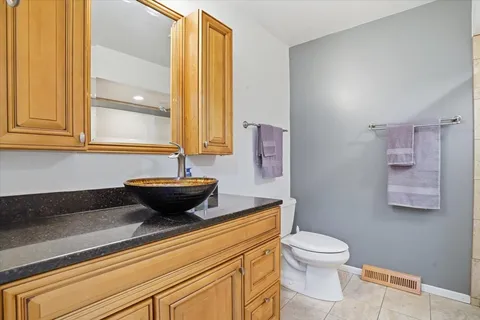 $269,000 | 908 Barnhart Court, Zion, IL 60099