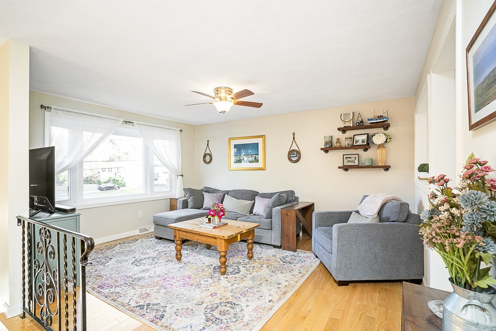 11 Coach Road Billerica, MA 01862 - Photo 2 of 17 Gallery Image 2
