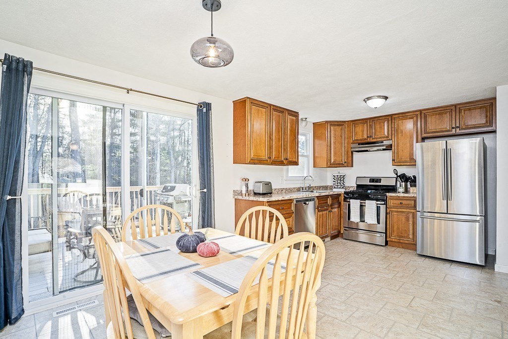 11 Coach Road Billerica, MA 01862 - Photo 3 of 17 Gallery Image 3