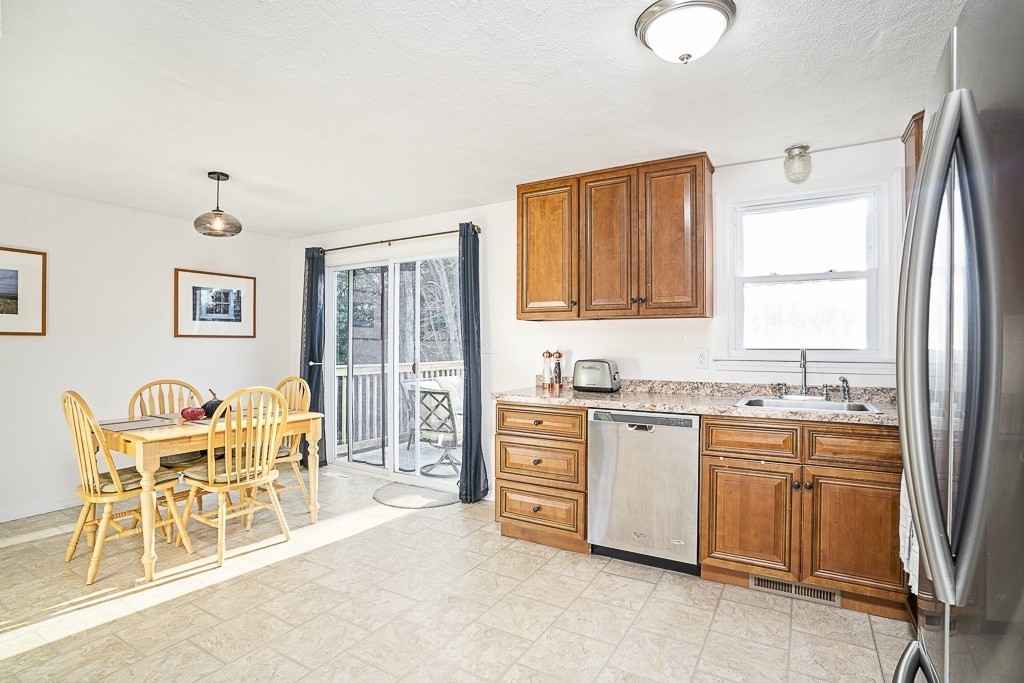 11 Coach Road Billerica, MA 01862 - Photo 4 of 17 Gallery Image 4