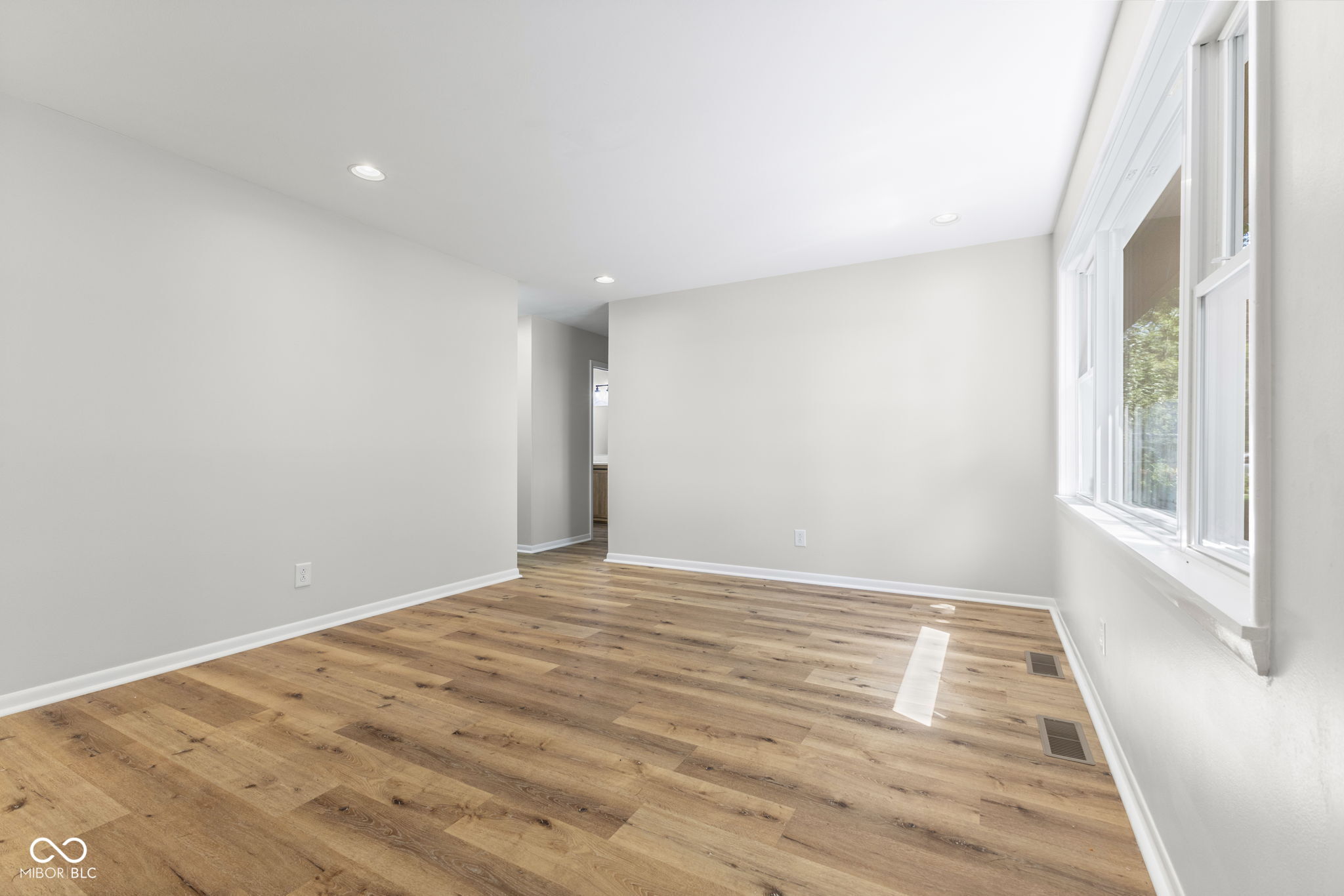 5324 Mann Road Indianapolis, IN 46221 - Photo 5 of 34 Gallery Image 5