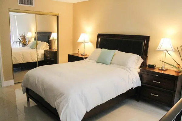 $2,200 | 1830 Embassy Drive, Unit 123, West Palm Beach, FL 33401