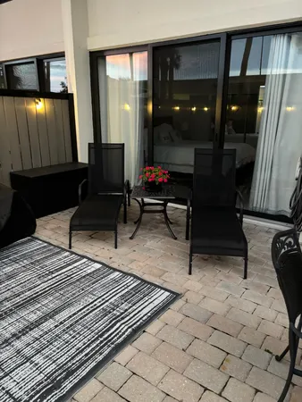 $2,200 | 1830 Embassy Drive, Unit 123, West Palm Beach, FL 33401