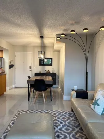 $2,200 | 1830 Embassy Drive, Unit 123, West Palm Beach, FL 33401