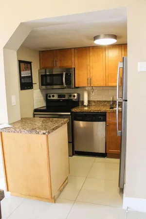 $2,200 | 1830 Embassy Drive, Unit 123, West Palm Beach, FL 33401