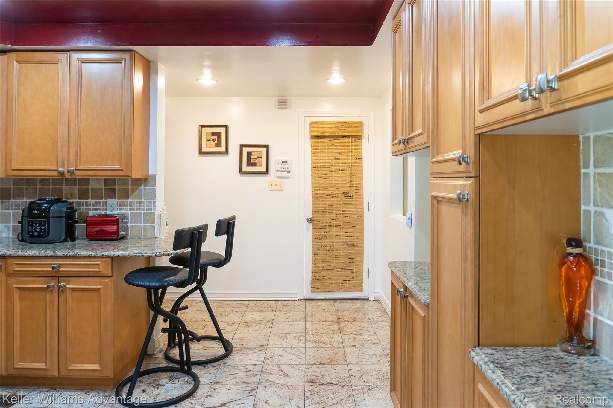 26073 Drake Road Farmington, MI 48331 - Photo 13 of 39 DrakeRd_26073_Kitchen_04.jpg