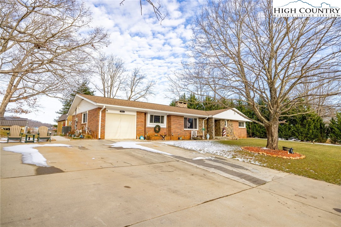 144 Collins Road Sparta, NC 28675 - Photo 2 of 27 Gallery Image 2