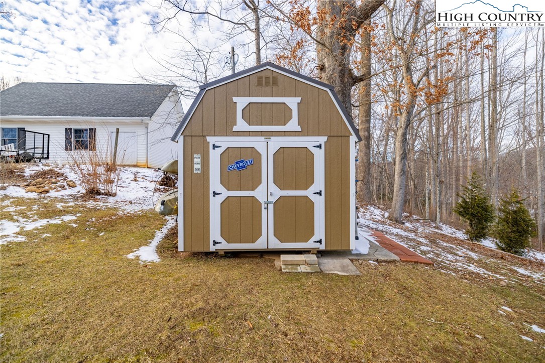 144 Collins Road Sparta, NC 28675 - Photo 8 of 27 Gallery Image 8