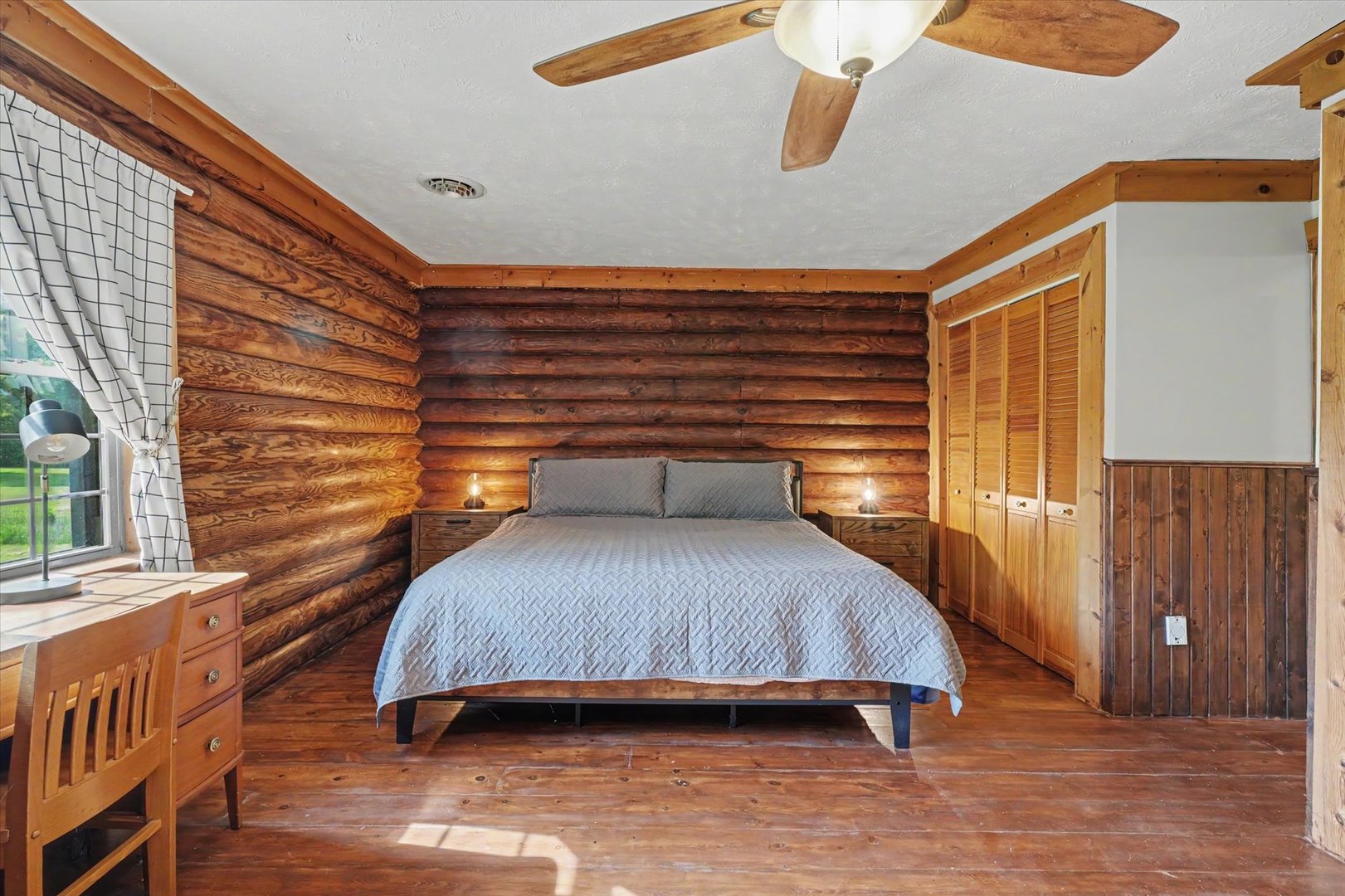 2431 North 1450 East Road Mansfield, IL 61854 - Photo 33 of 78 a bedroom with a bed and wooden floor