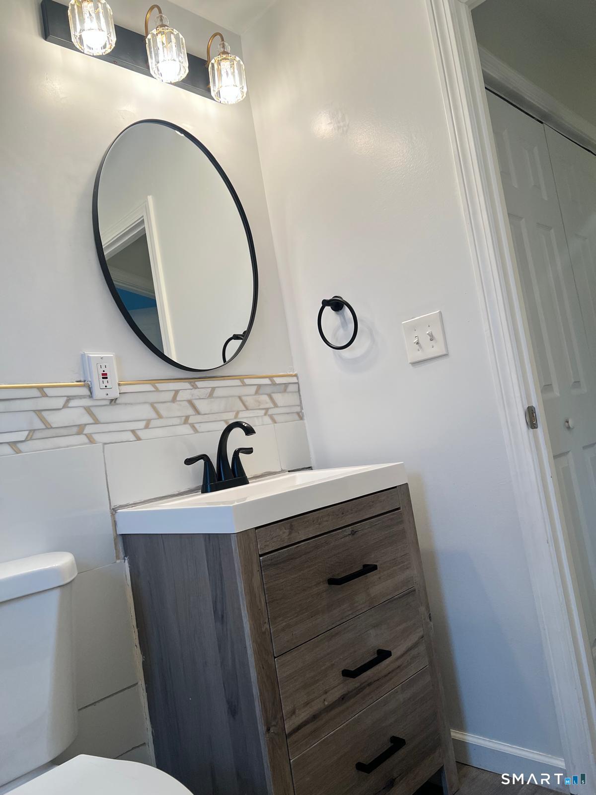 34 Norman Street Manchester, CT 06040 - Photo 4 of 19