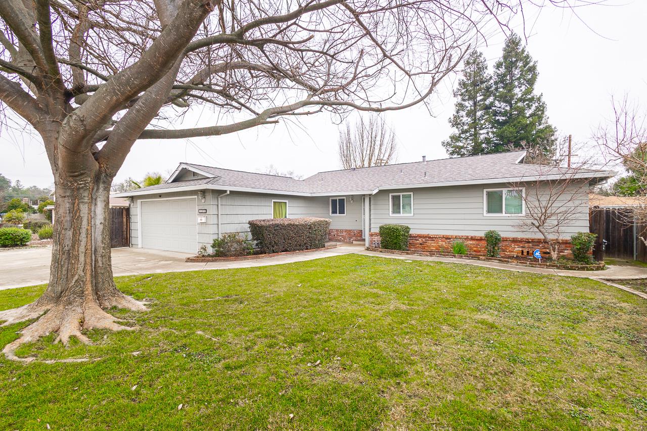 2855 La Colina Way Carmichael, CA 95608 - Photo 2 of 25 a view of a house with a patio