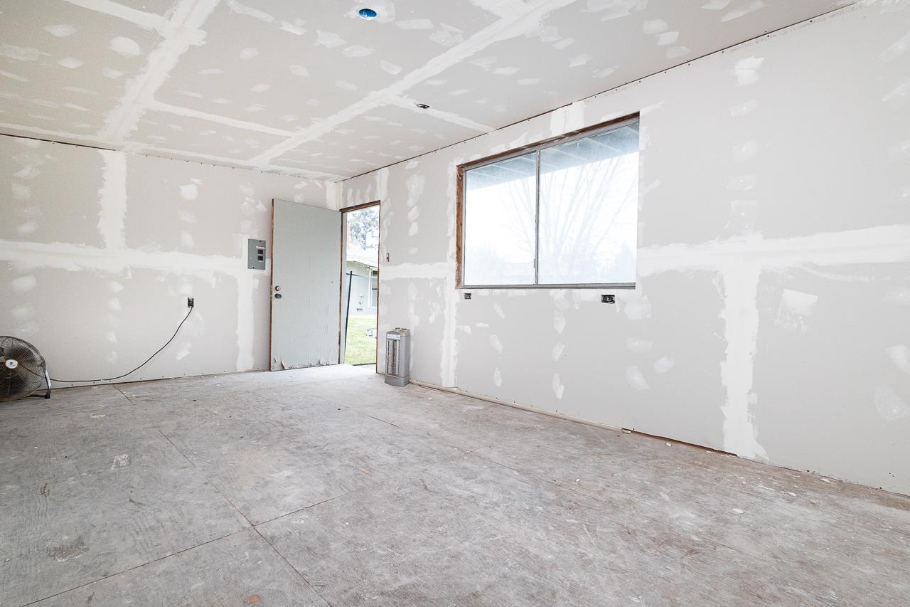 2855 La Colina Way Carmichael, CA 95608 - Photo 22 of 25 a view of an empty room