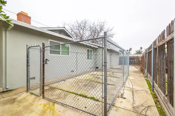 a view of a backyard of the house