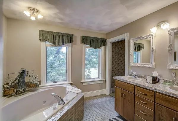 $965,000 | 5525 Portage Road, Madison, WI 53704