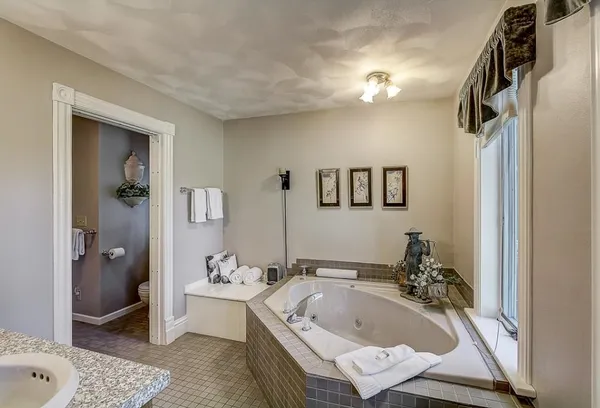 $965,000 | 5525 Portage Road, Madison, WI 53704