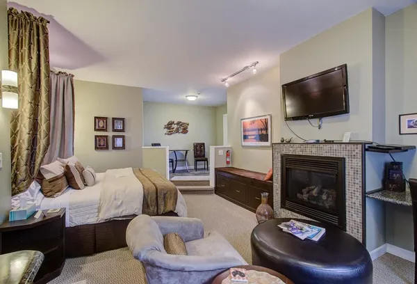 $965,000 | 5525 Portage Road, Madison, WI 53704