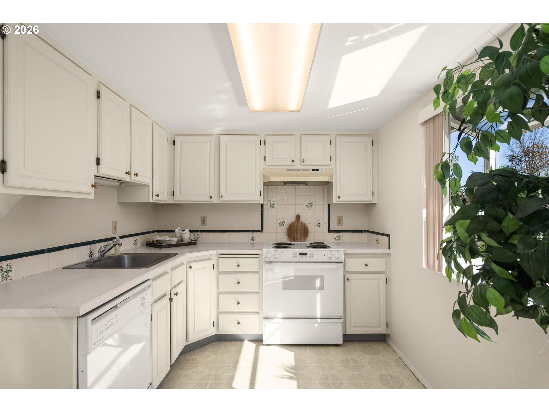 10820 Southwest Meadowbrook Drive, Unit 62 Portland, OR 97224 - Photo 11 of 46 Kitchen