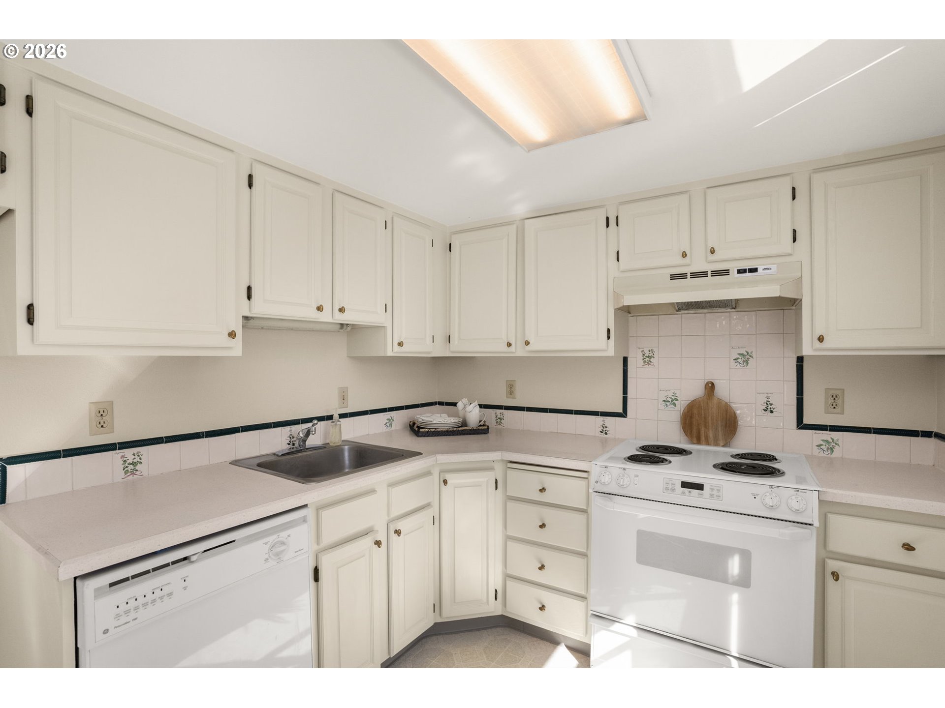 10820 Southwest Meadowbrook Drive, Unit 62 Portland, OR 97224 - Photo 12 of 46 Kitchen