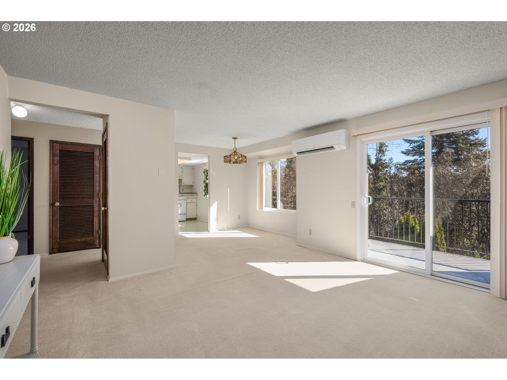 10820 Southwest Meadowbrook Drive, Unit 62 Portland, OR 97224 - Photo 5 of 46 Living Room/Entrance