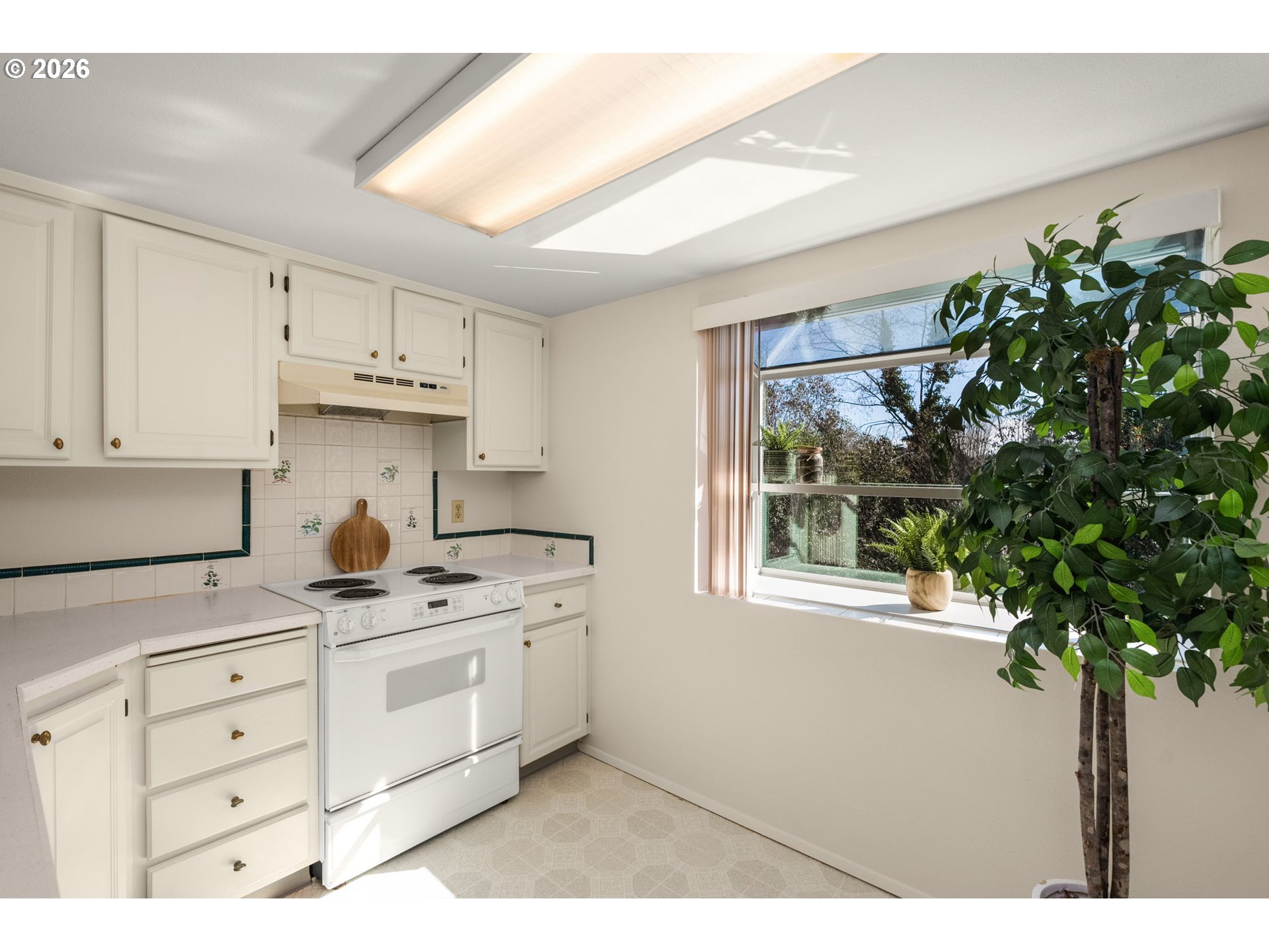 10820 Southwest Meadowbrook Drive, Unit 62 Portland, OR 97224 - Photo 10 of 46 Kitchen