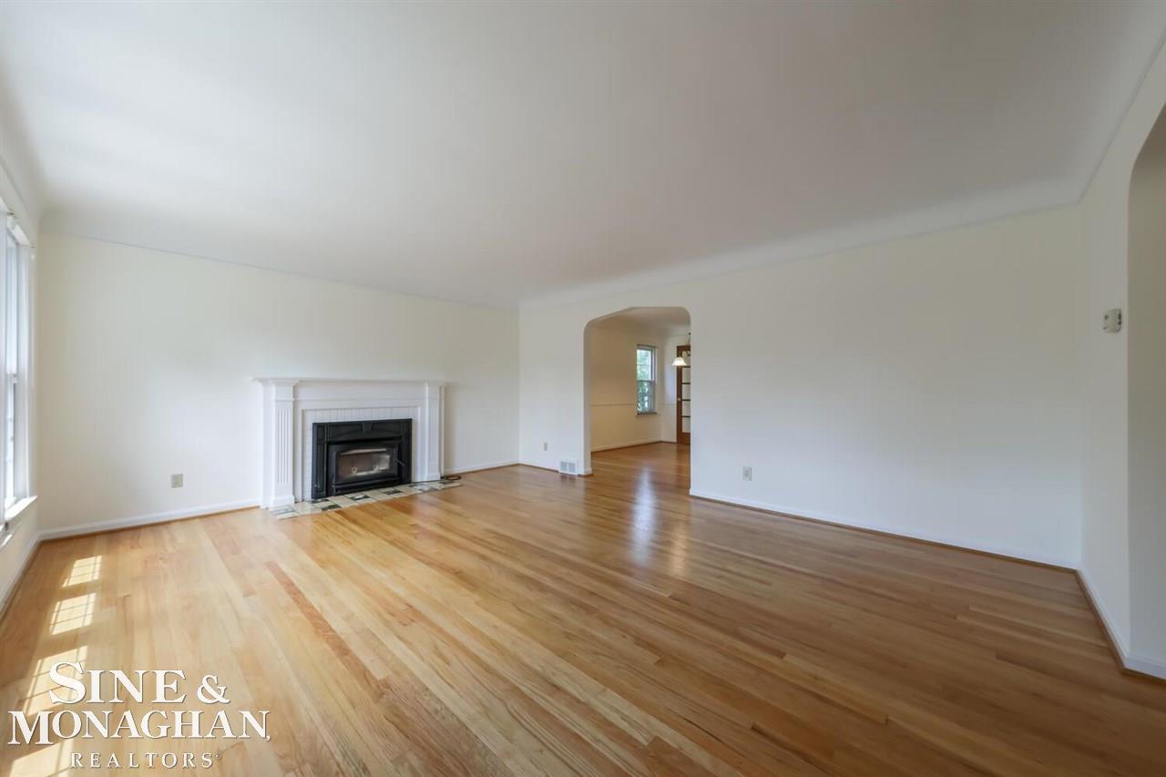 1928 Prestwick Road Grosse Pointe, MI 48236 - Photo 15 of 46 Living Rm w/fireplace