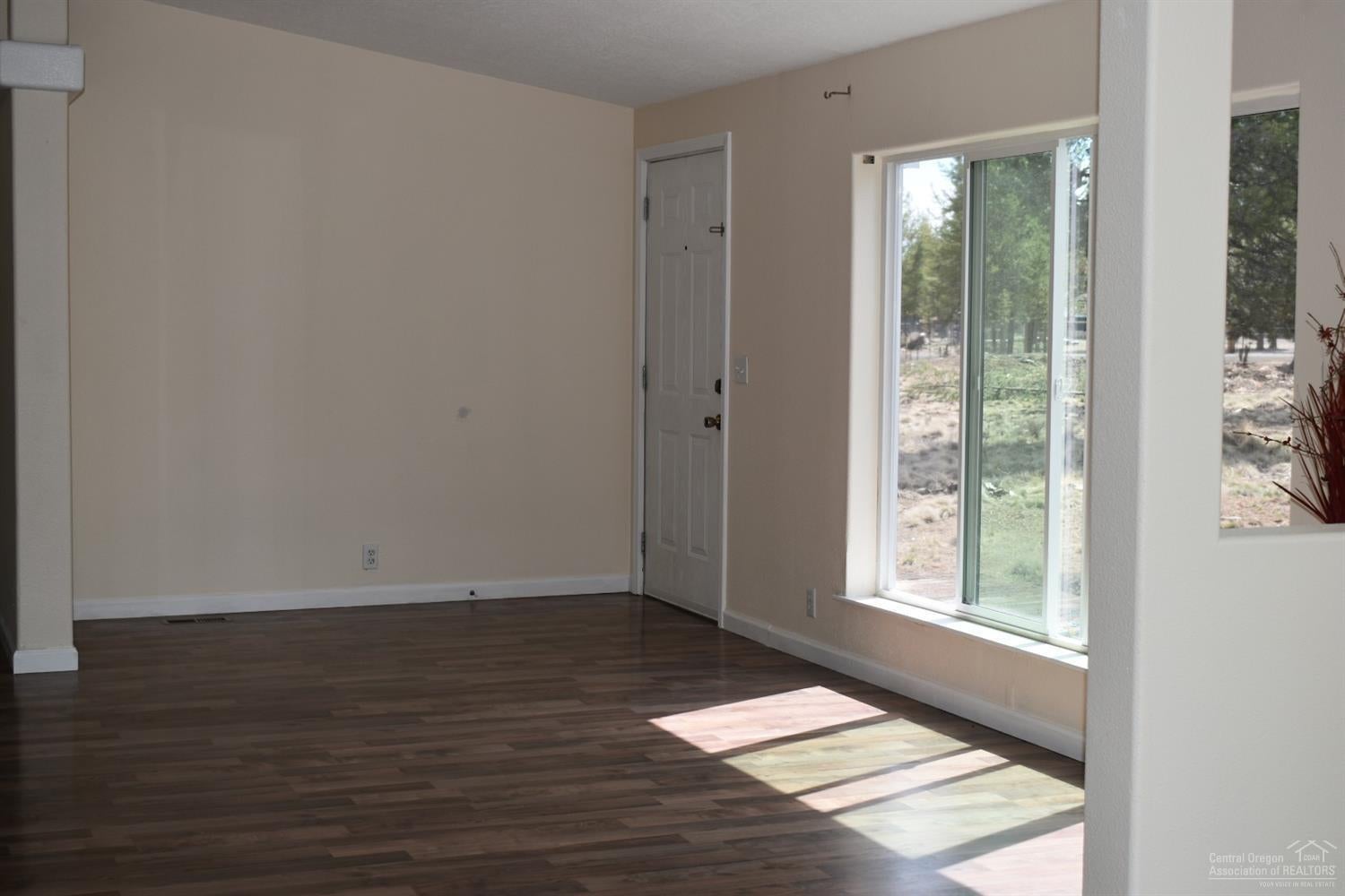 144916 Ringo Court La Pine, OR 97739 - Photo 9 of 23 Font Entrance