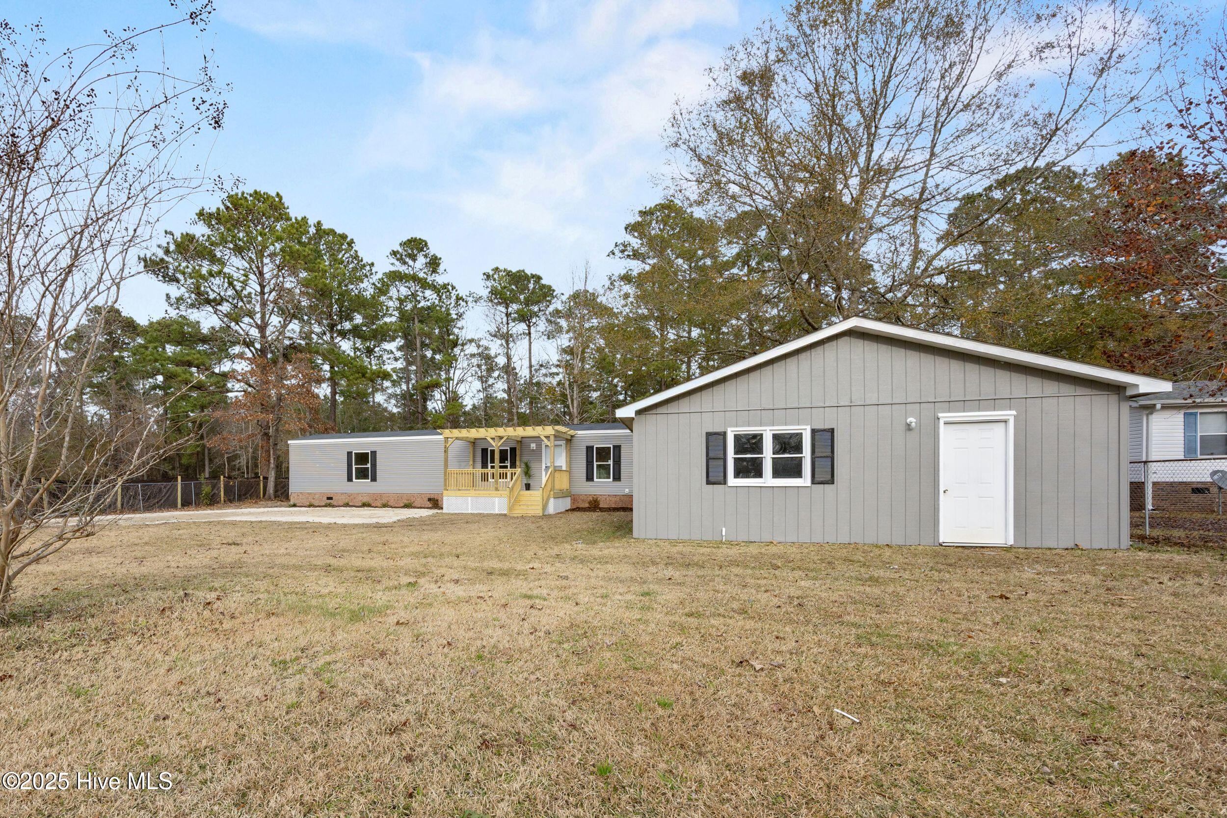 126 Hunter Court Rocky Point, NC 28457 - Photo 3 of 35 beyc6945ad5c7f16a