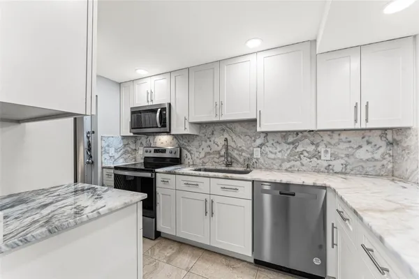 $1,950 | 4502 North Federal Highway, Unit 123C, Lighthouse Point, FL 33064