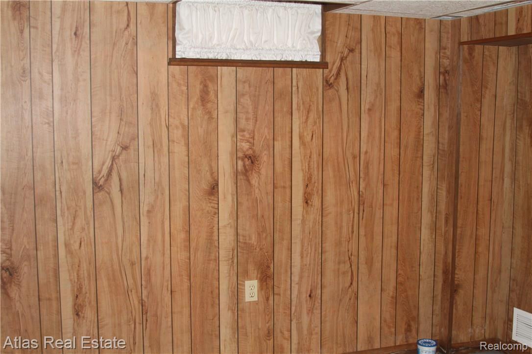 4061 Lapeer Road Burton, MI 48509 - Photo 25 of 29 IMG_7102.JPG