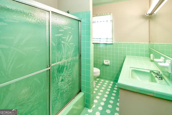 a view of empty room with windows