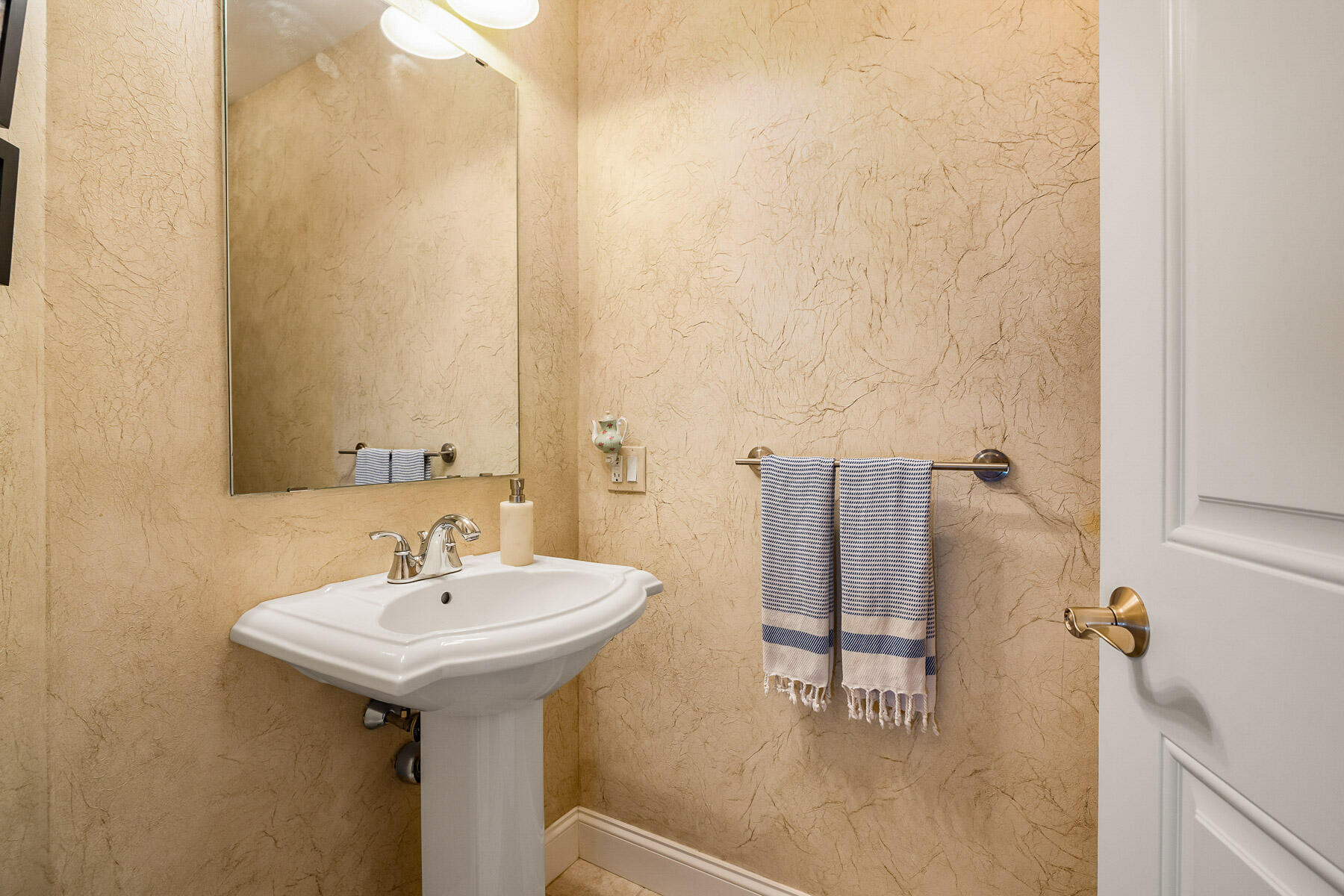 100 Shepard's Cove Road, Unit F204 Kittery, ME 03904 - Photo 23 of 51 seacoastrephoto-1