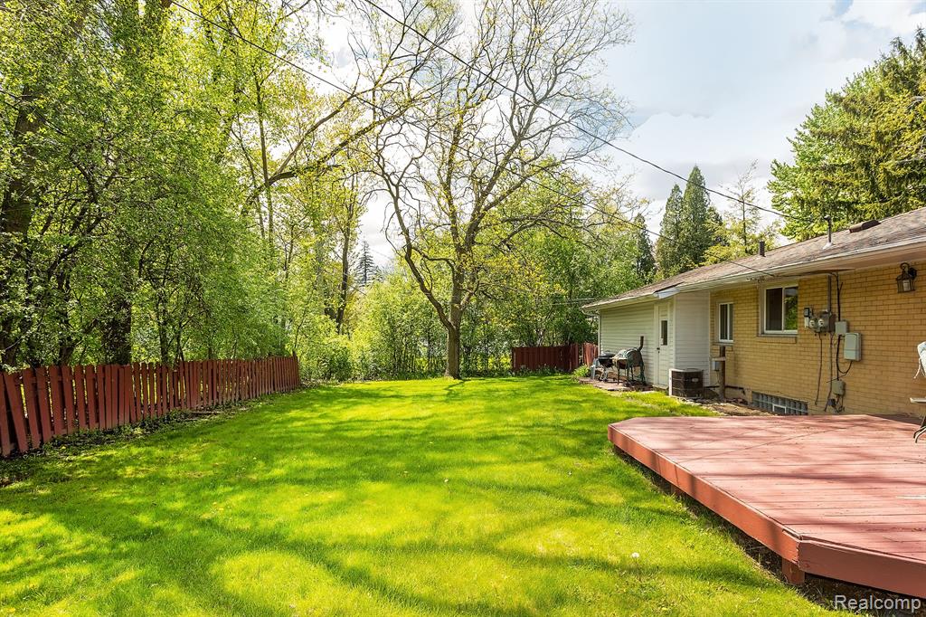 29546 Fall River Road Southfield, MI 48076 - Photo 31 of 34