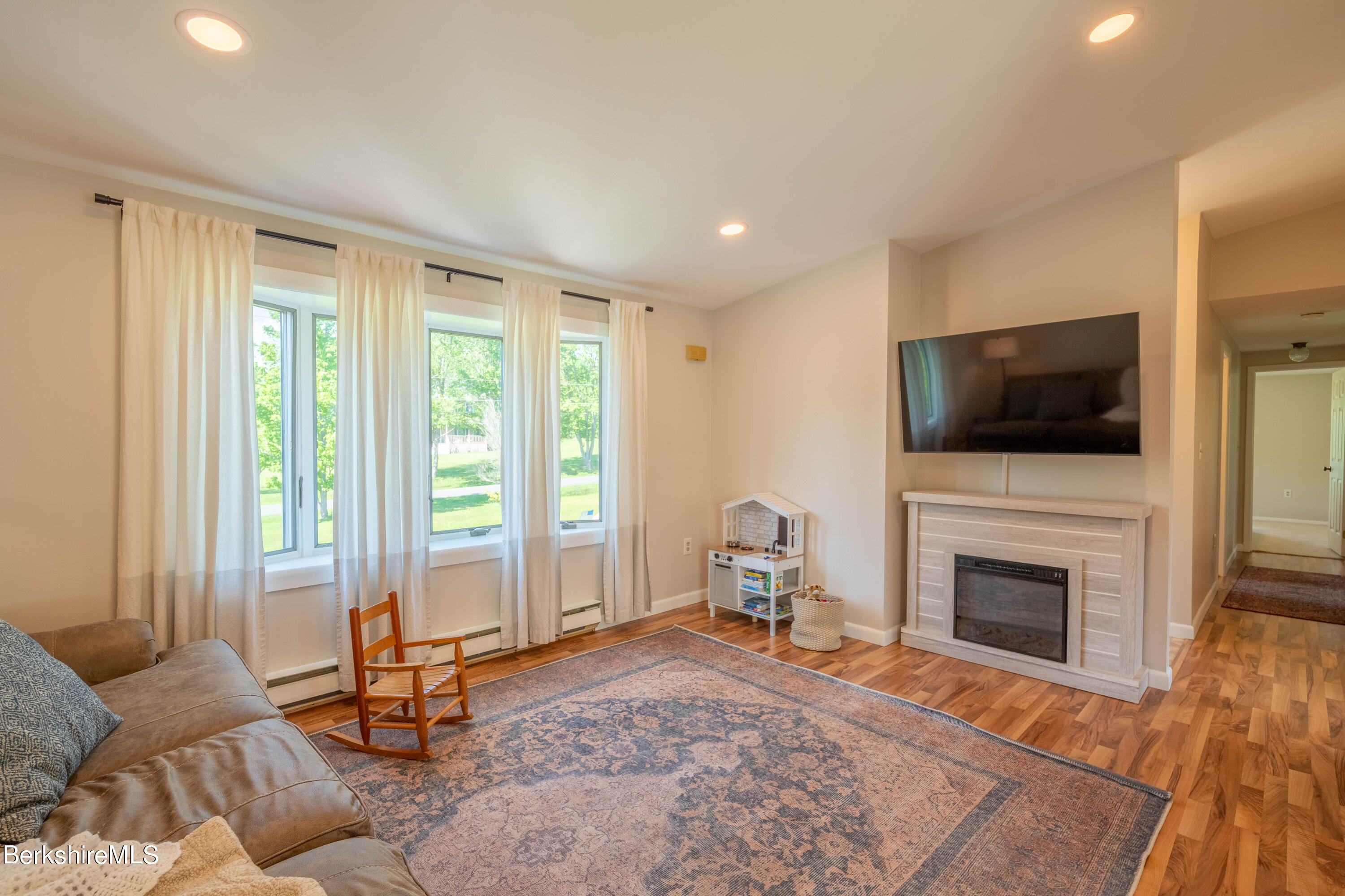 612 Notch Road Cheshire, MA 01225 - Photo 4 of 45 LIVING ROOM