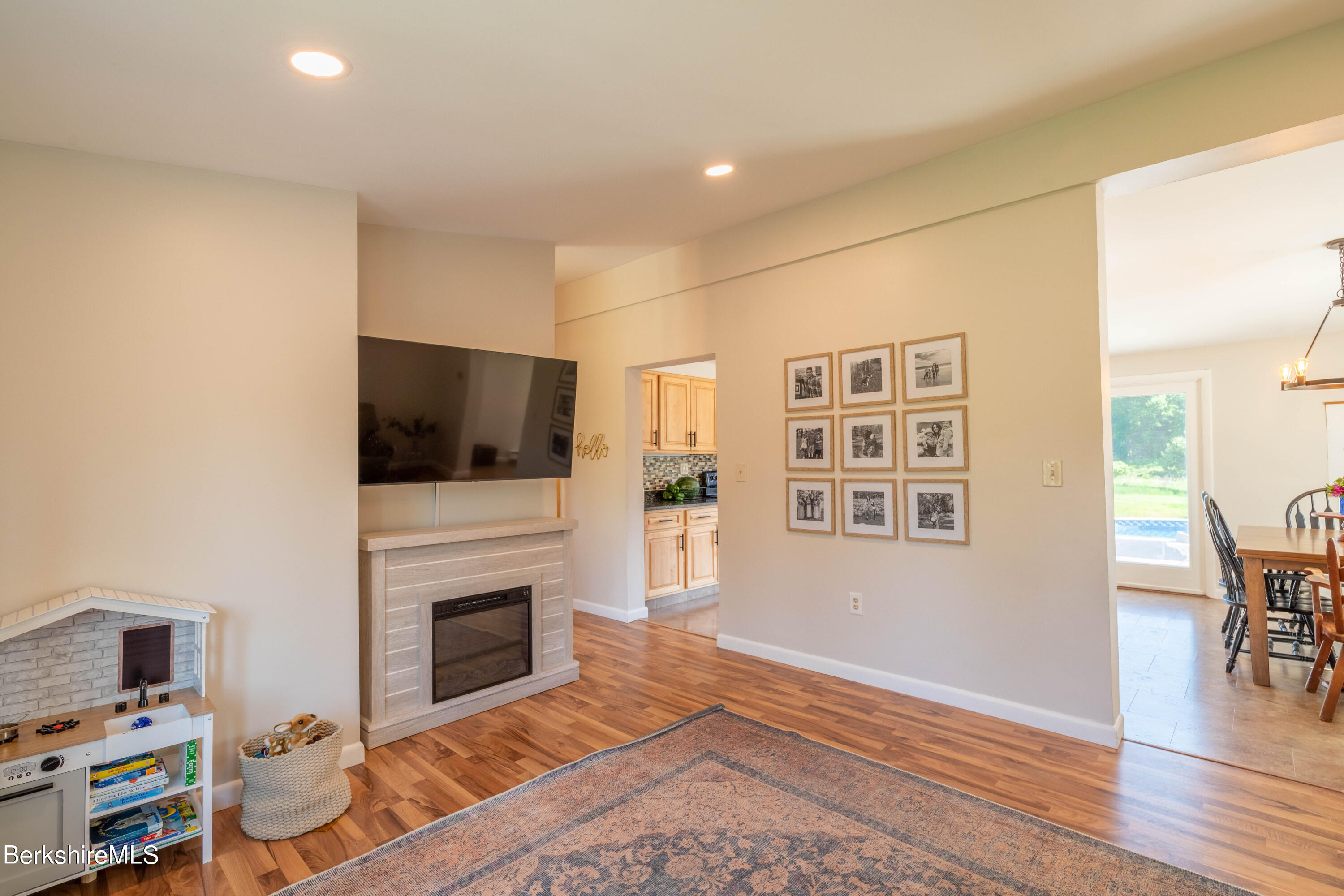 612 Notch Road Cheshire, MA 01225 - Photo 6 of 45 LIVING ROOM