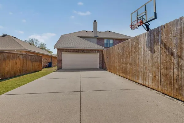 a view of a garage