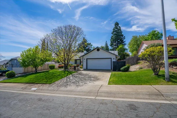 $449,000 | 2752 Summerbreeze Place, Redding, CA 96001