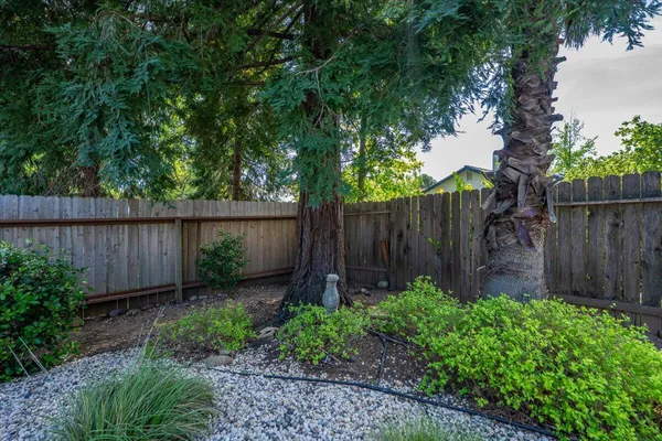 $449,000 | 2752 Summerbreeze Place, Redding, CA 96001