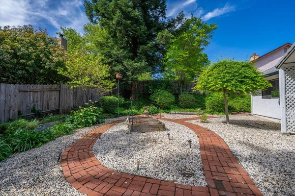 $449,000 | 2752 Summerbreeze Place, Redding, CA 96001